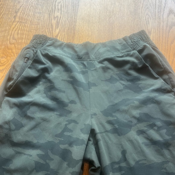 LAST CALL Athleta Brooklyn Textured Lined Joggers Pants Olive Green Camo Size 6 - Picture 6 of 11